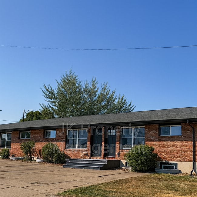 Primary Photo - 2006 6th St NE