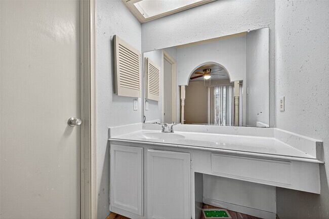 Building Photo - 3906 Glen Cove Cir