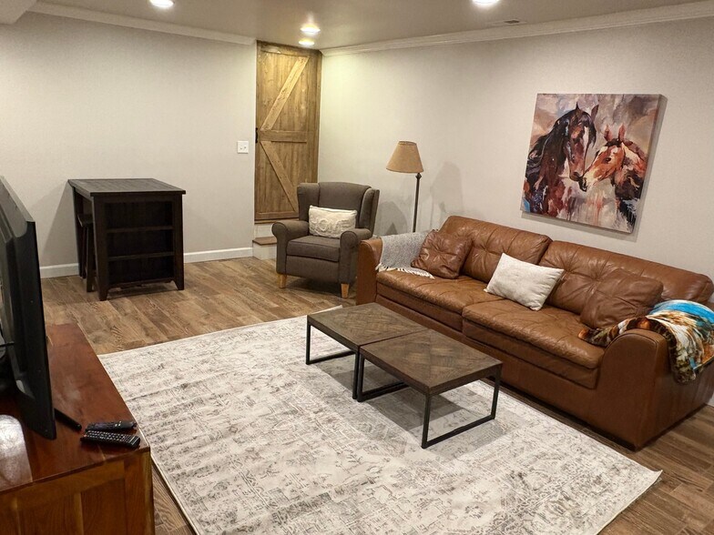 Building Photo - 18 Bayberry Ln