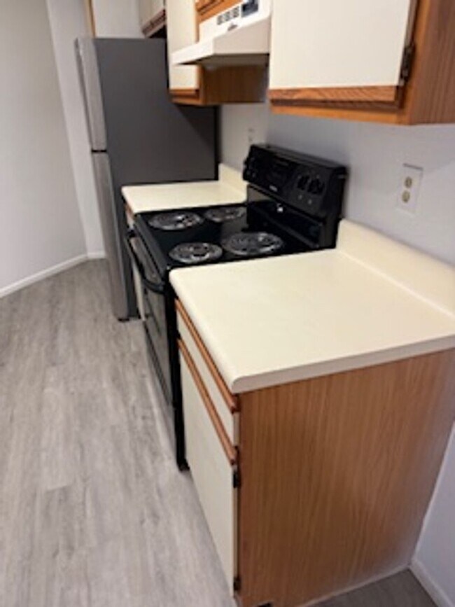 Building Photo - Landing - 974-303