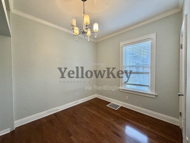 Building Photo - 376 Hill Ave