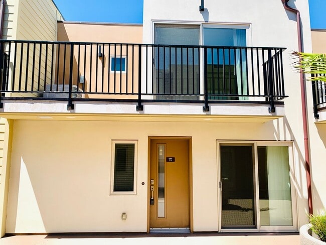 Building Photo - LIVE BY THE BEACH! LUXURY PACIFIC BEACH 3-...