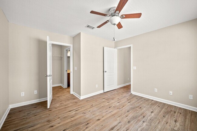 Building Photo - 721 Arbor Lake Dr