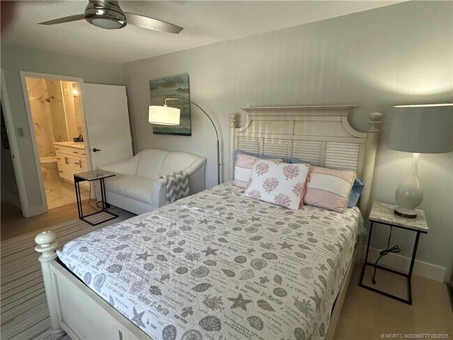 Building Photo - 2807 SW Lakemont Pl