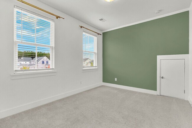 Building Photo - Must See Beautiful 3BR Home in Nexton with Primary Suite Downstairs and a Fenced in Yard & Upstai...