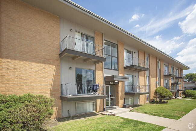 Building Photo - Skyline Apartments