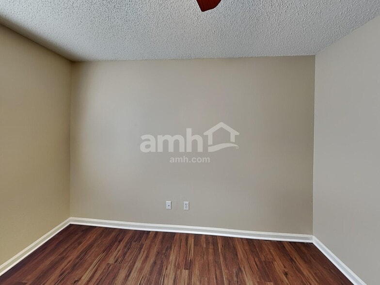 Building Photo - 3139 Wavering Ln