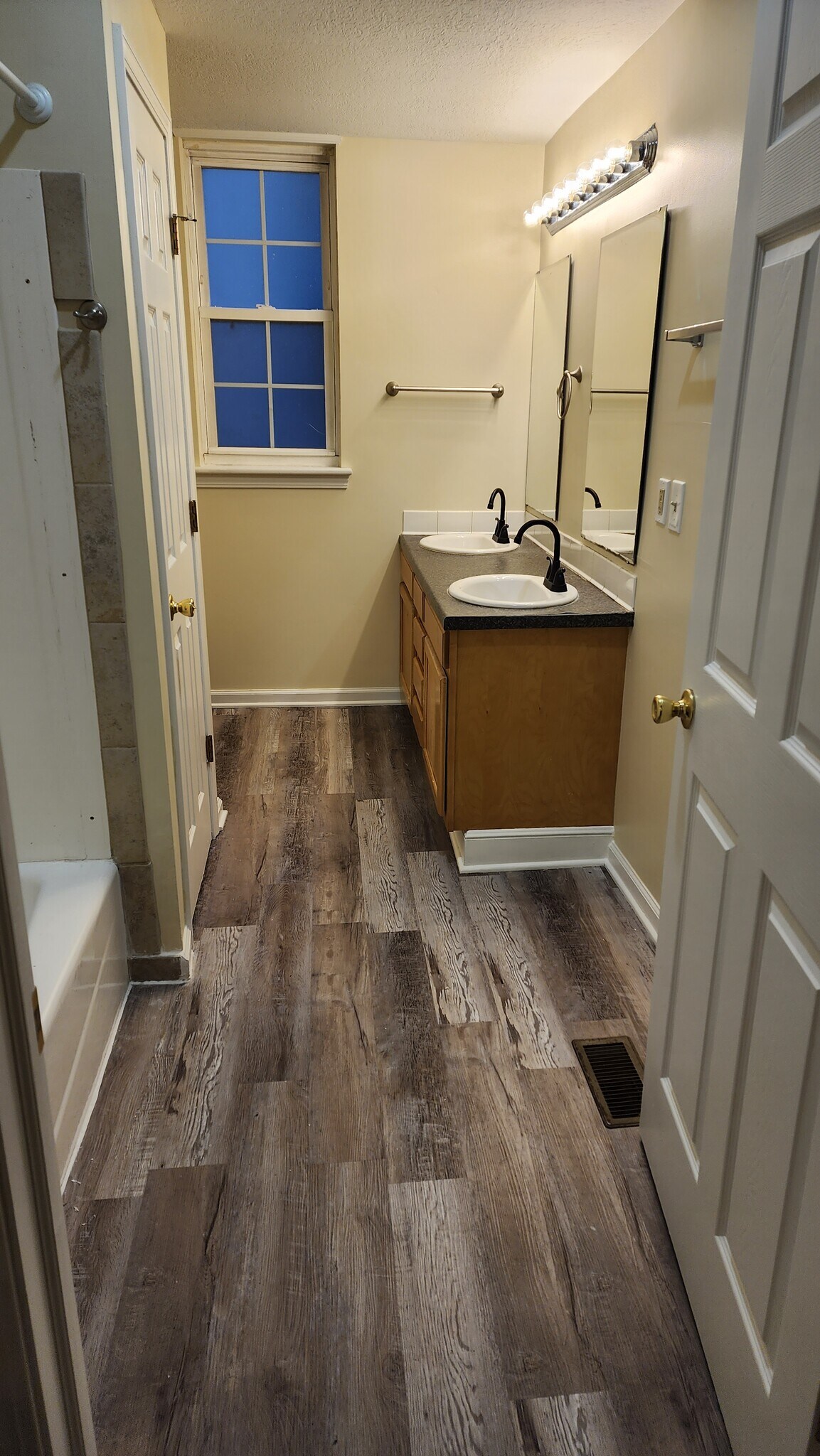 U1 - Bathroom - 42 S Adams St