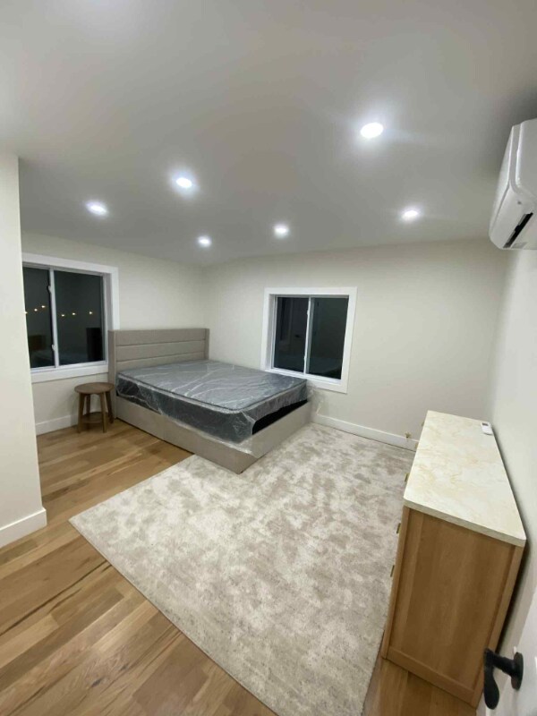 Building Photo - 8 Russell Rd