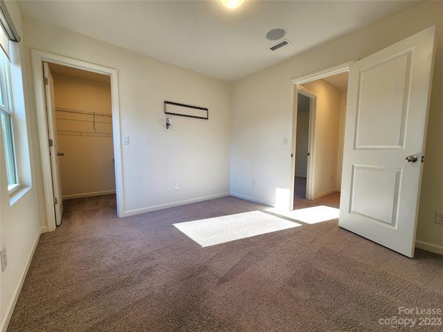 Building Photo - 150 Pin Oak Ct
