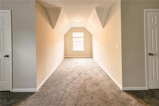 Building Photo - 635 Moonlight Way