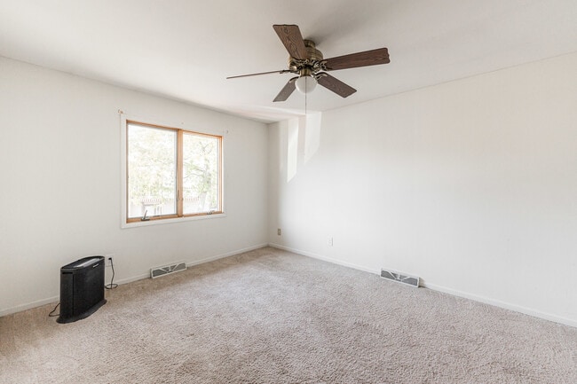 Building Photo - 1707 Cedarbrook Ct