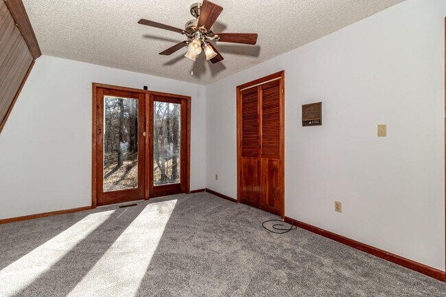 Building Photo - 2865 Old Thomson Rd