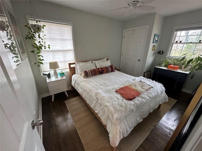 Building Photo - 2573 Crestdale Cir SE