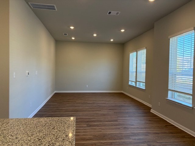 Building Photo - 1020 Vista View Dr