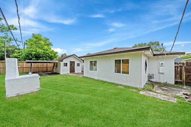 Building Photo - 11823 S Willow Cir