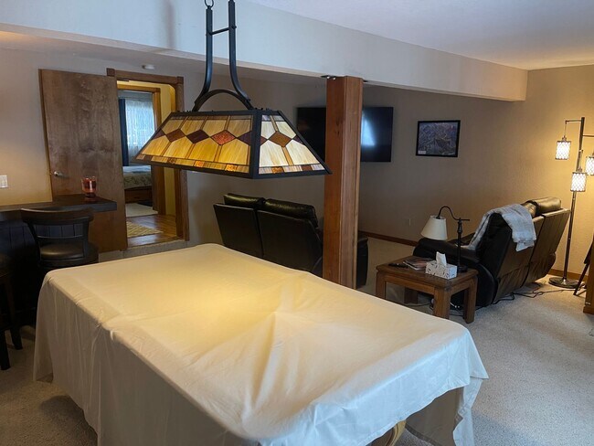 Building Photo - Beautiful furnished house in Stateline available now!