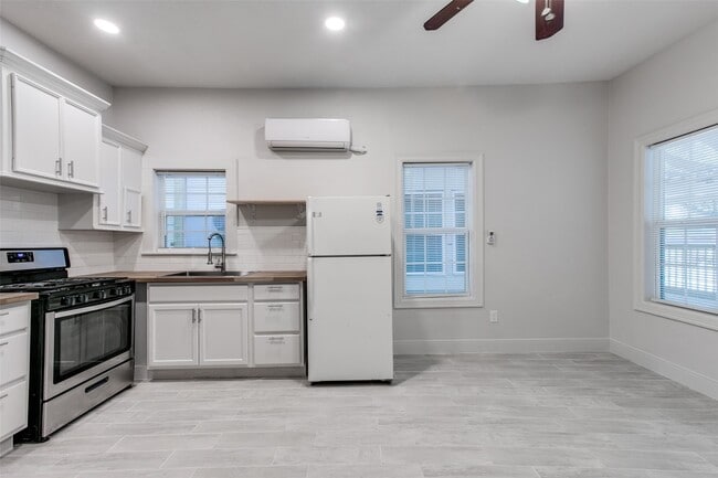 Building Photo - 7133 Avenue C