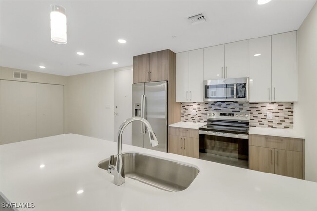 Building Photo - 26589-610 Rosewood Pointe Dr