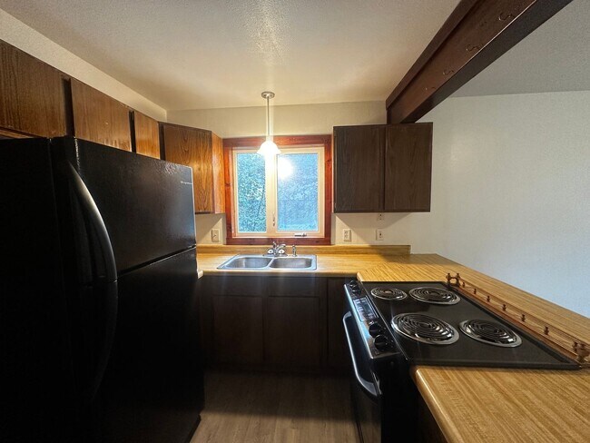 Building Photo - 285 Cindy Dr