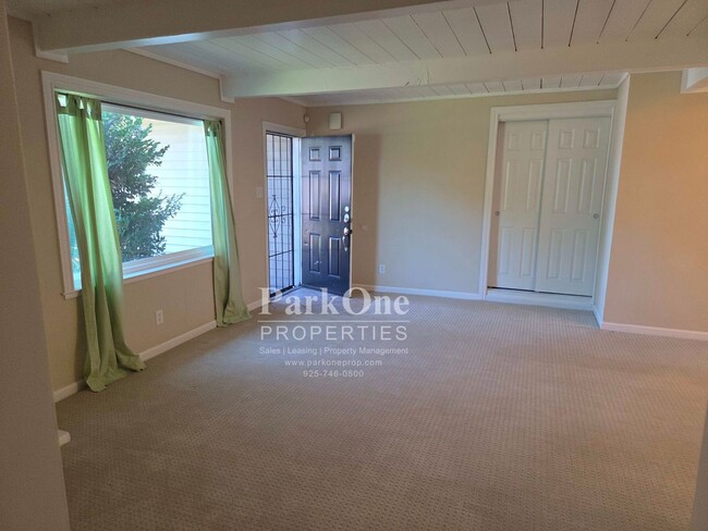 Building Photo - Single Level Concord Home