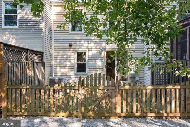 Building Photo - 10606 Tuppence Ct