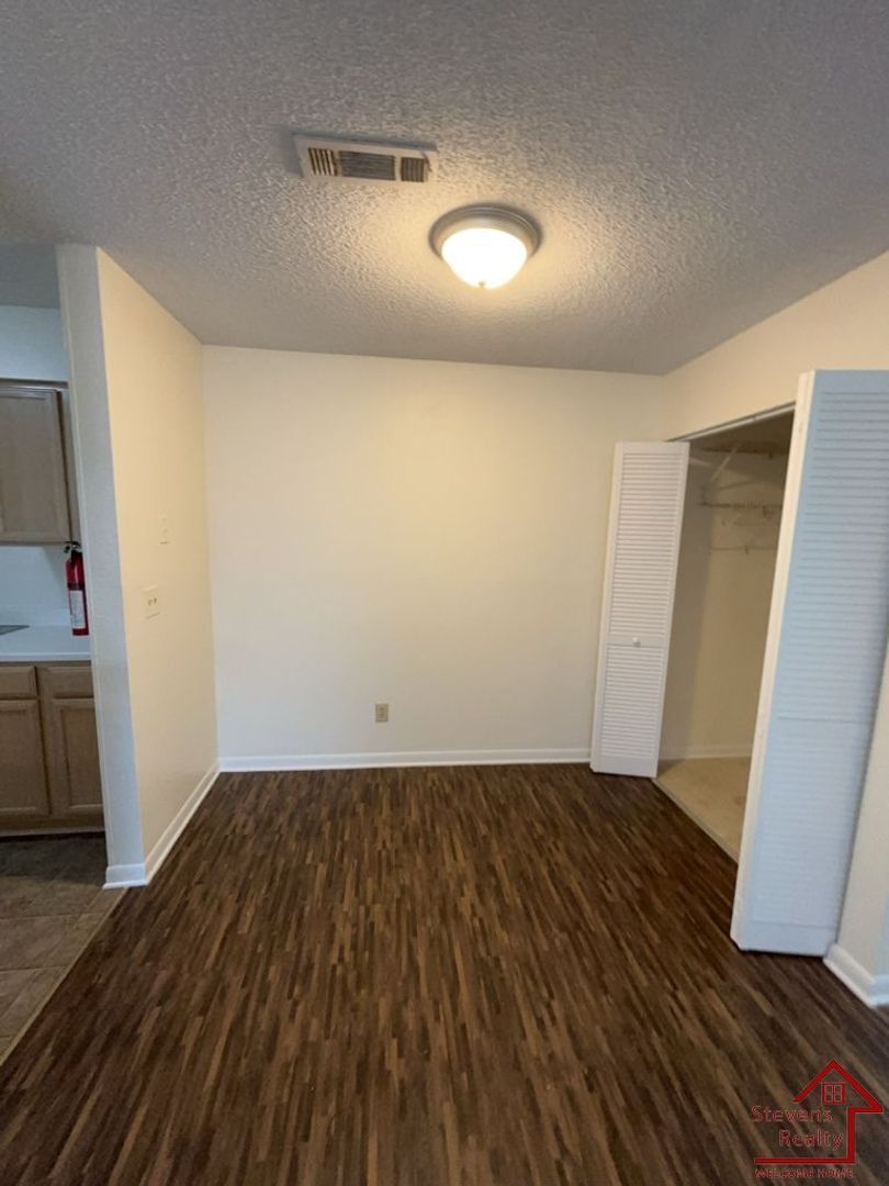 Building Photo - 430 Oriole Dr