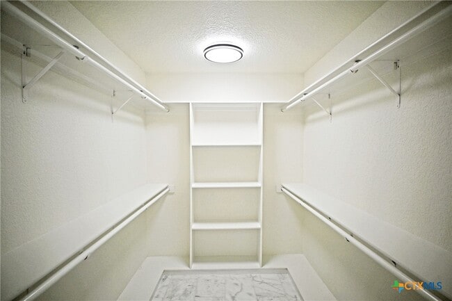 Building Photo - 456 Magazine Ave