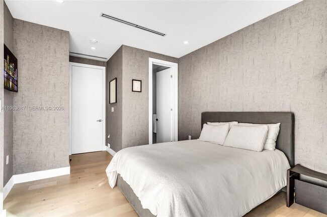 Building Photo - 285 W Mashta Dr