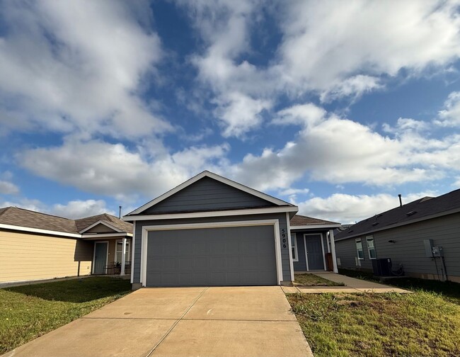 Building Photo - Dream Home in Seguin- 3 Bedroom / 2 Bath -...