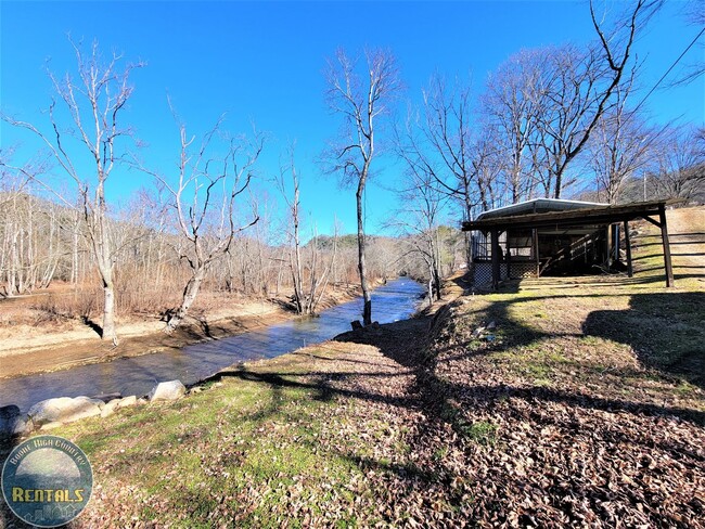 Building Photo - 3-Bedroom Home on the Water!