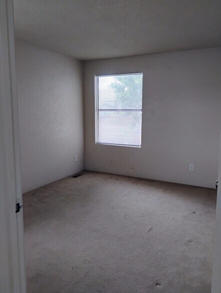Building Photo - 1579 Hooker St