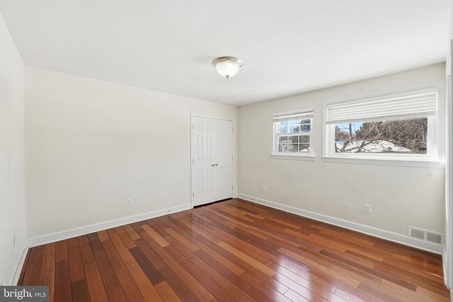 Building Photo - 5205 Brookeway Dr