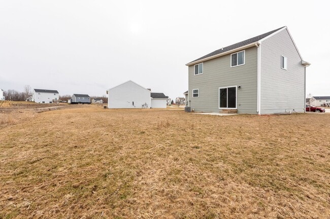 Building Photo - COMING SOON! Spacious 4-Bed Grand Blanc Home with Modern Comfort