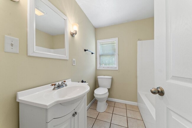 Building Photo - 104 Bernhurst Rd