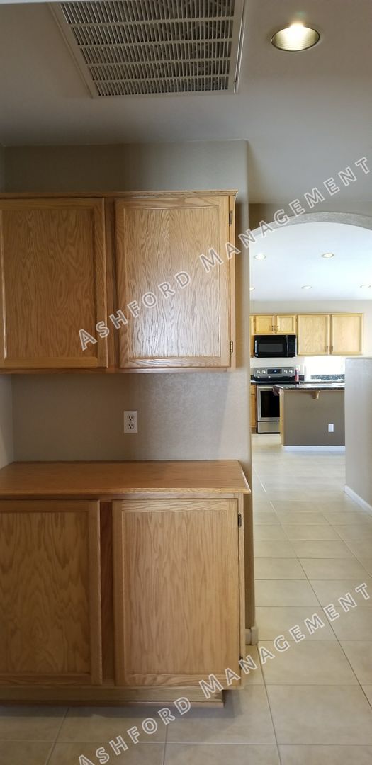 Building Photo - 3 BEDROOM HOME FOR RENT IN PHOENIX WITH POOL