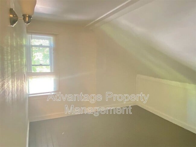 Building Photo - 240 NW 9th St