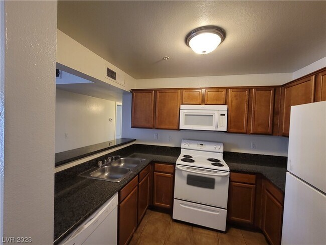 Building Photo - 2121 Blue Breeze Dr