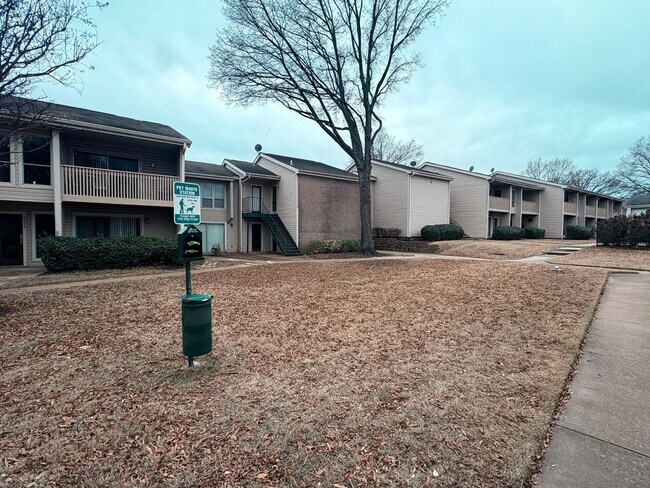 Building Photo - 1/2 First Full Month's Rent! 2BD/2BA Condo in Whispering Oaks.