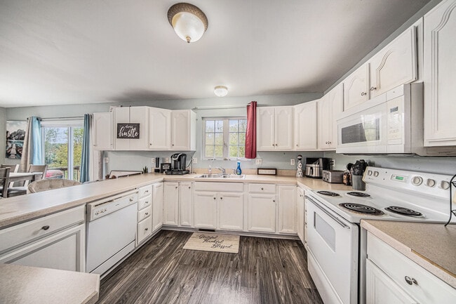 Building Photo - 10497 S Jackson Rd