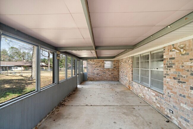 Building Photo - 1104 Hillcrest Dr