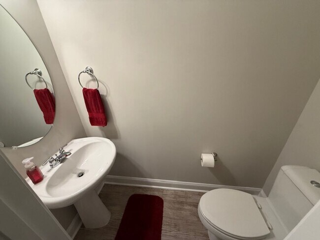 Building Photo - 4 Bedroom 3.5 Bath House in St. Johns Lake - Johns Island
