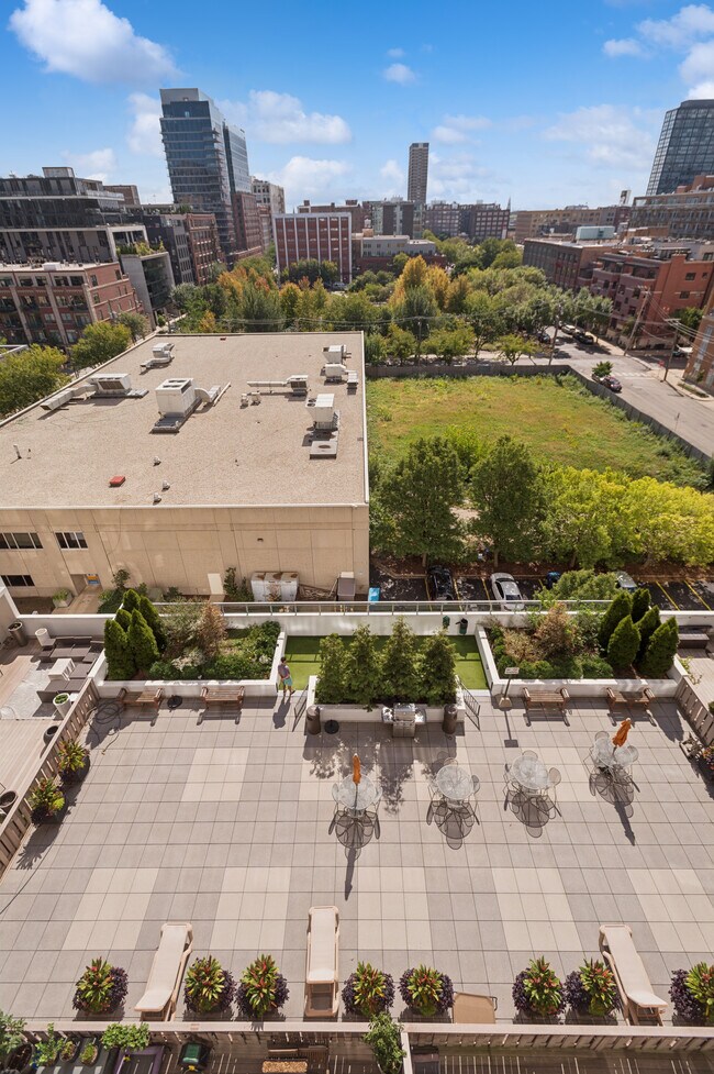 Building Photo - 901 W Madison St