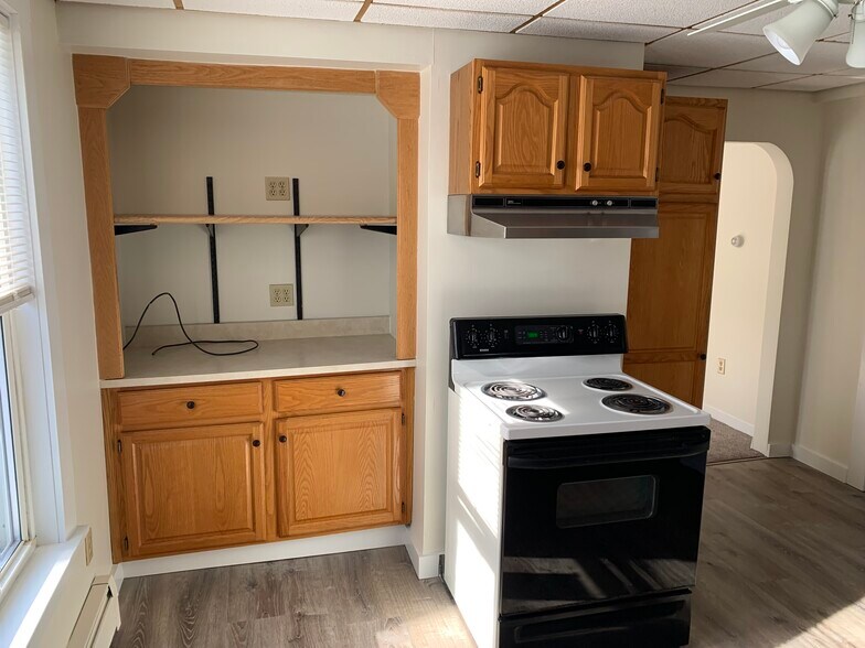 Building Photo - 99 Oxford St N