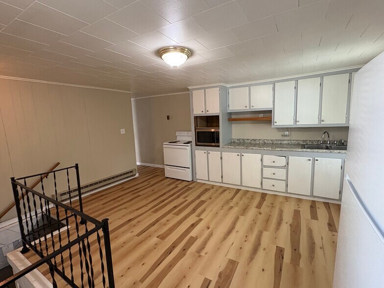 Kitchen - 8 Pine St