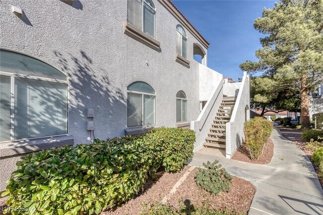 Building Photo - 700 Carnegie St