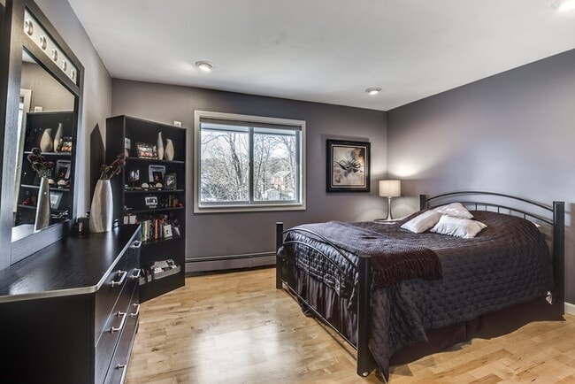 Building Photo - 11 Beethoven Ave