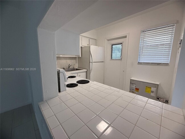 Building Photo - 2880 NE 203rd St