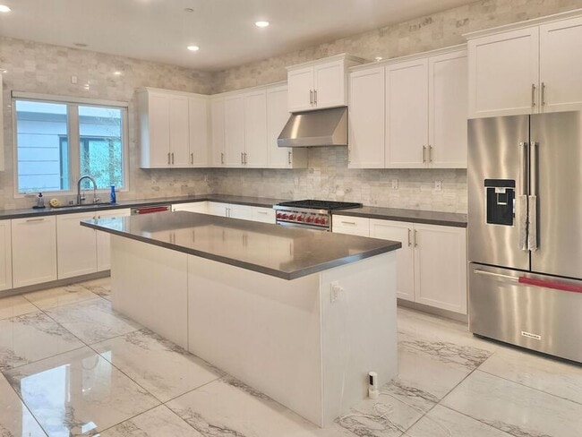 Building Photo - 16332 Dawn Wy