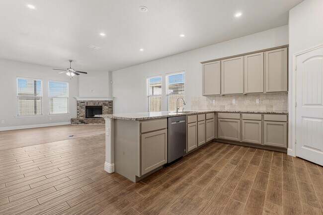 Building Photo - 13810 Avenue W